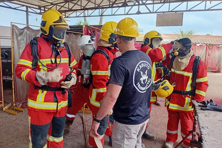 Contrôle des appareils respiratoires isolants avant un parcours incendie