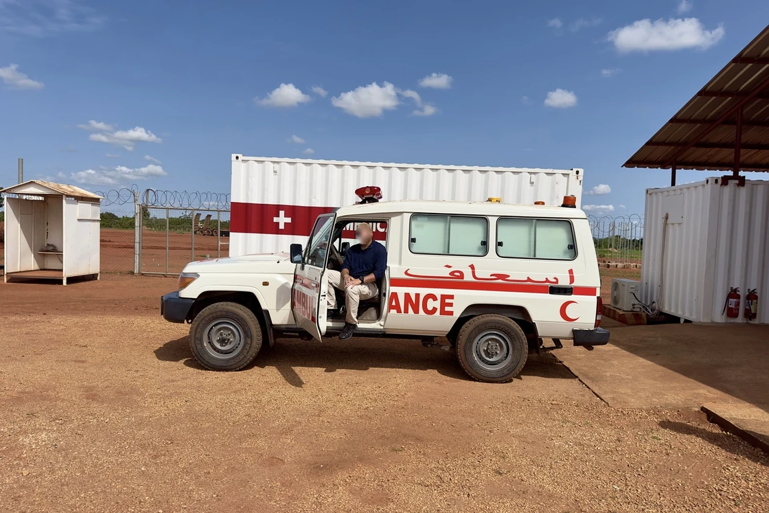 Ambulance d’une base-vie isolée, seul vecteur d’évacuation sur place